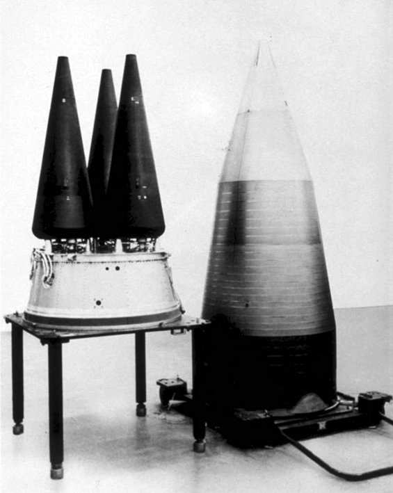 Die Sprengköpfe einer Minuteman III ICBM/Interkontinentalrakete