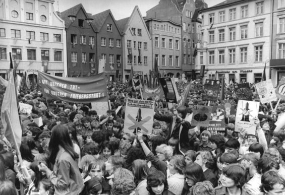 <div>Schwerin am 29.&nbsp;Mai 1982&nbsp;– Pfingsttreffen der Jugend</div>