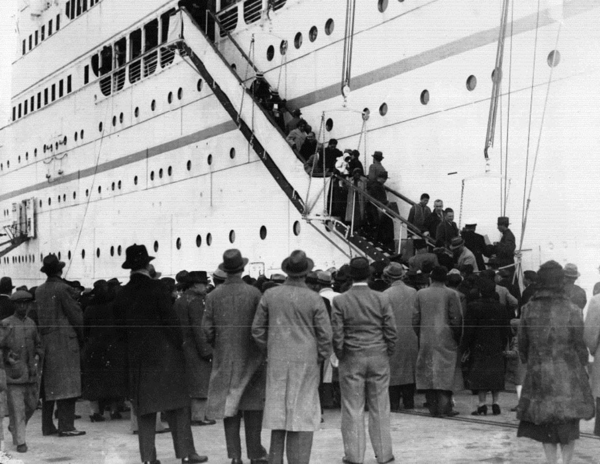 Jüdische Auswanderer treffen mit dem italienischen Dampfer "Conte Verde" in Shanghai ein.