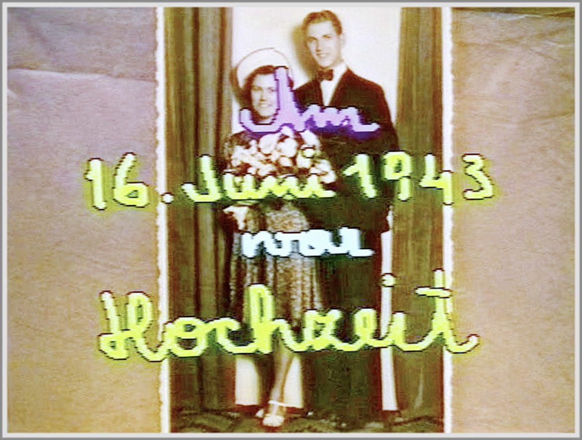 Hochzeitsfoto. aus: Sammlung J.: Die Geschichte unseres Lebens (Videostill)