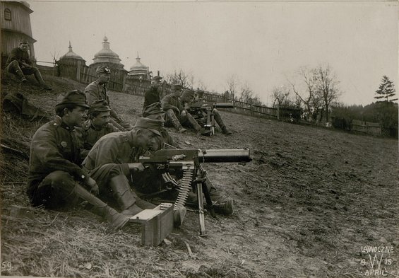 Österreich-ungarische Maschinengewehr-Abteilung bei Lawoczne 1915