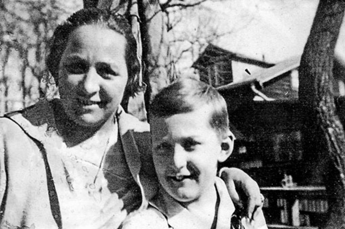 Günther Schifter mit seiner Mutter auf Sommerfrische