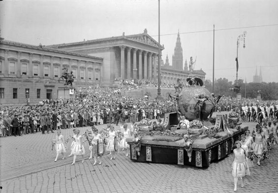 Nie ist der Alltag nur Grau - Sängerbund-Festumzug in Wien im Juli 1928