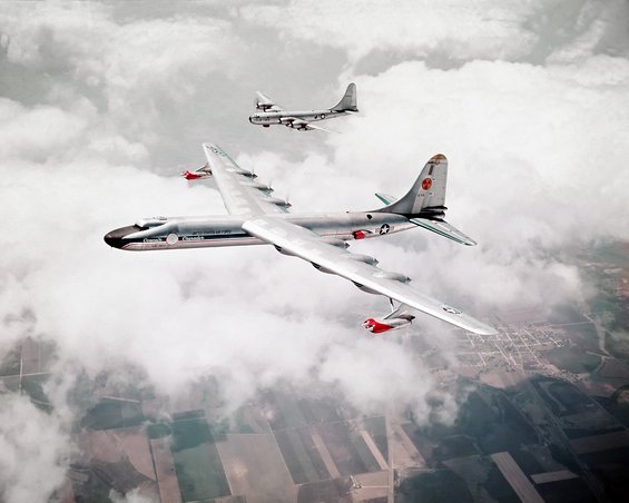 Eine für Tests umgebaute B-36 Convair diente als XB-36H als wissenschaftliche Plattform für die Experimente mit Atomantrieb.