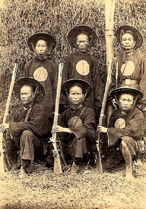 Vietnamesische Schwarzflaggen-Kämpfer im Dienst Frankreichs 1884/85