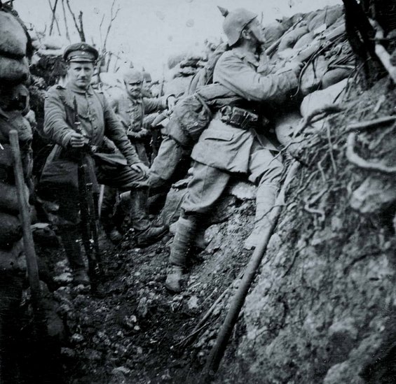 Deutscher Schützengraben im Jahr 1915