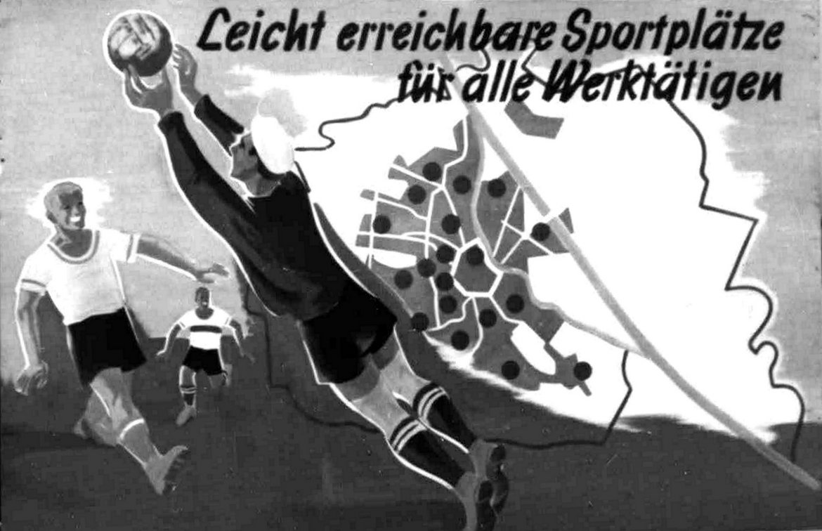 Auf den Plakat ein gemalte Fußballer  und ein Wienplan und die Aufschrift: "Leicht erreichbare Sportplätze für alle Werktätigen"